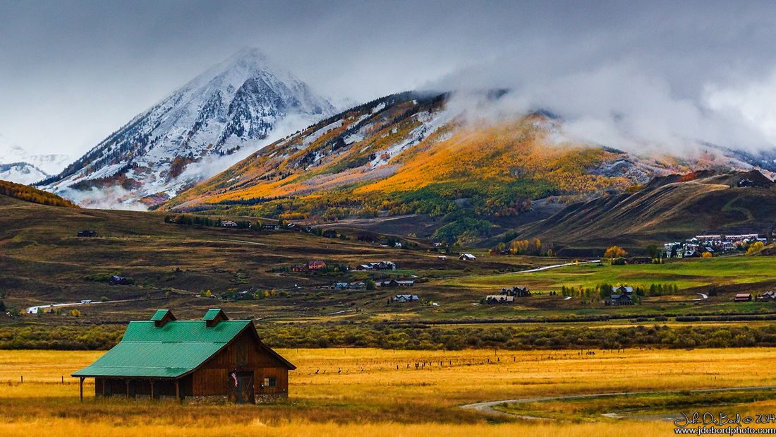 The iconic weathered barn below Mt. Crested Butte in autumn